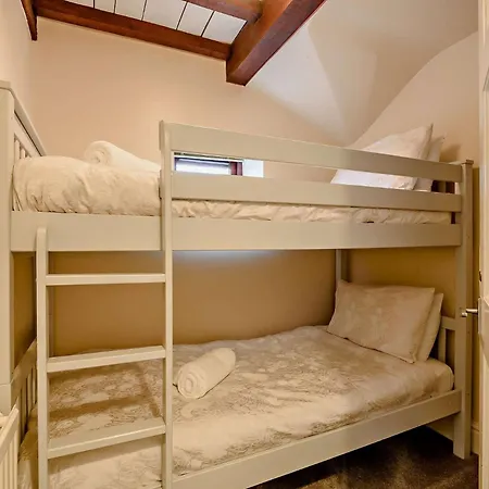 3 Bed In 93088 *